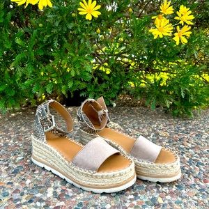 Universal Thread Platform Sandals, Size 6, color: beige